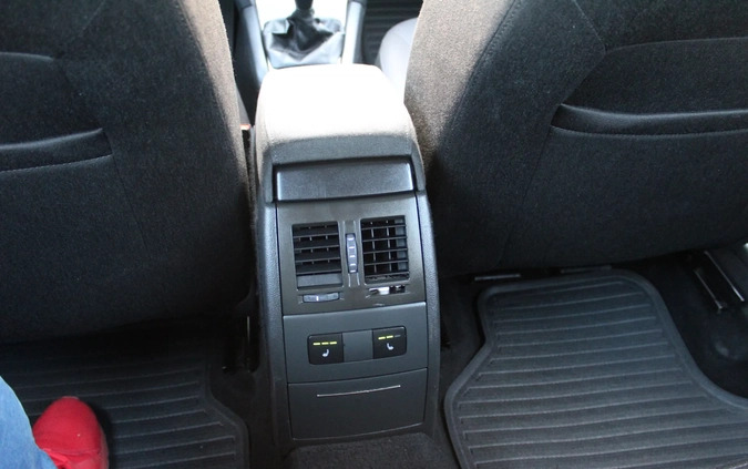 Skoda Octavia cena 28900 przebieg: 205186, rok produkcji 2011 z Kuźnia Raciborska małe 301